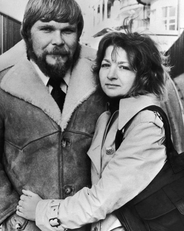 3438420 11th January 1979: George and Kathy Lutz, former owners of the haunted house on 112 Ocean Avenue in Amityville, New York, pose during a press tour for the book, 'The Amityville Horror,' London, England. The Lutzes recounted their stories to scriptwriter Jay Anson who wrote the book. (Photo by Hulton Archive/Getty Images)
